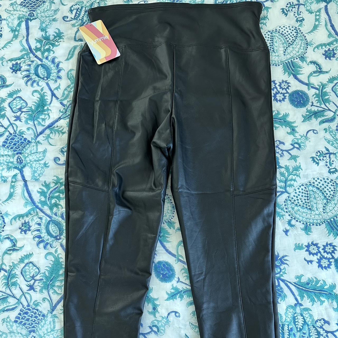 YUMMIE Black Faux Leather Leggings with Zipper Hem - Depop