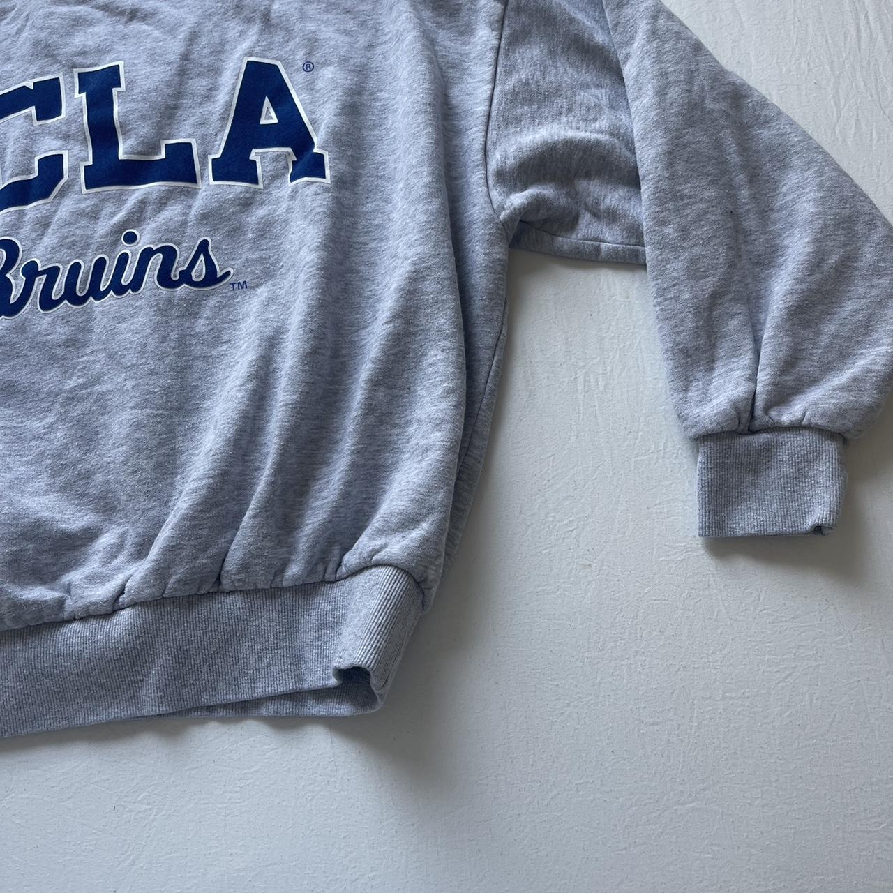 UCLA Bruins NCAA College Crest H&M White Sweater Sweatshirt  Women's Extra Small
