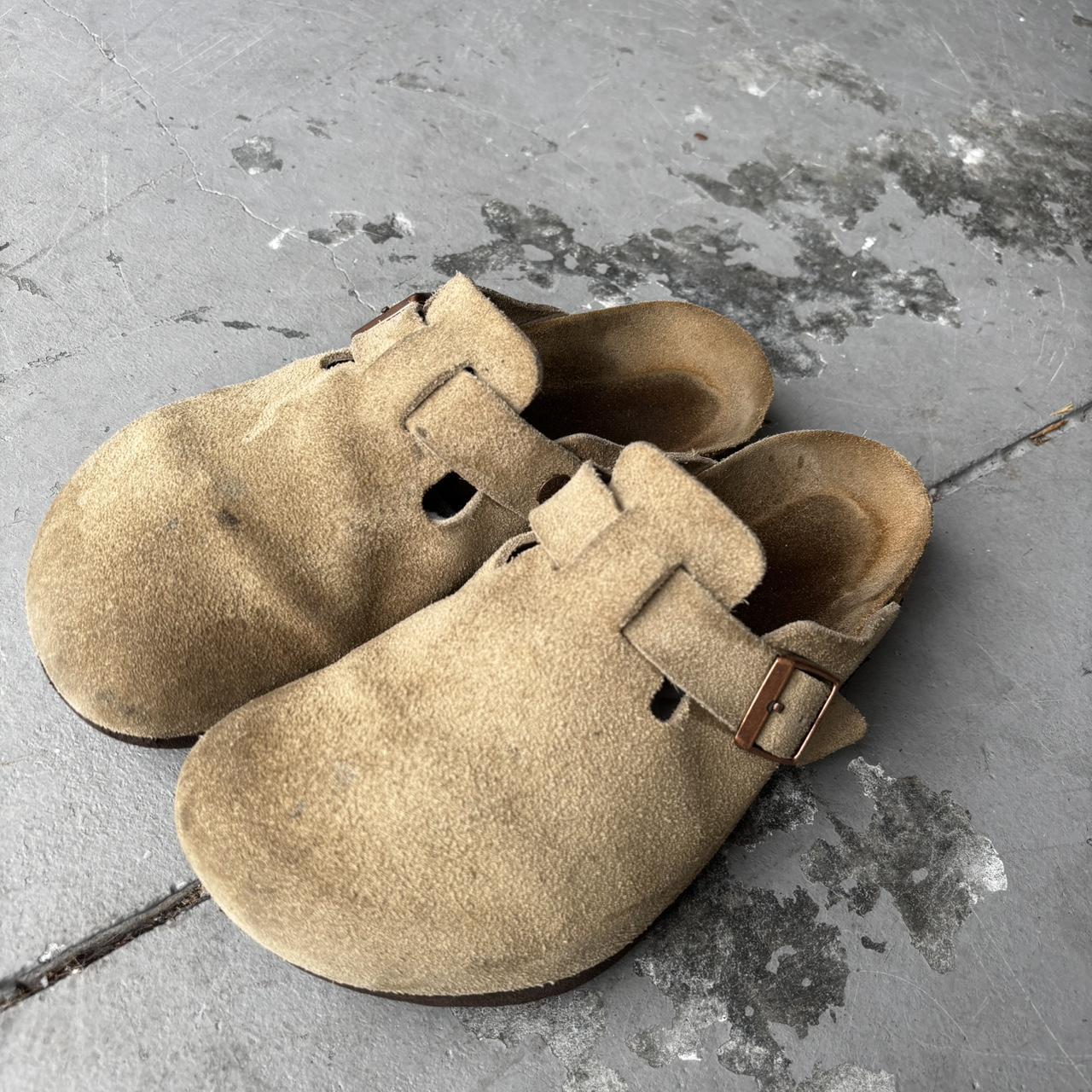 Light brown suede clogs with buckles super