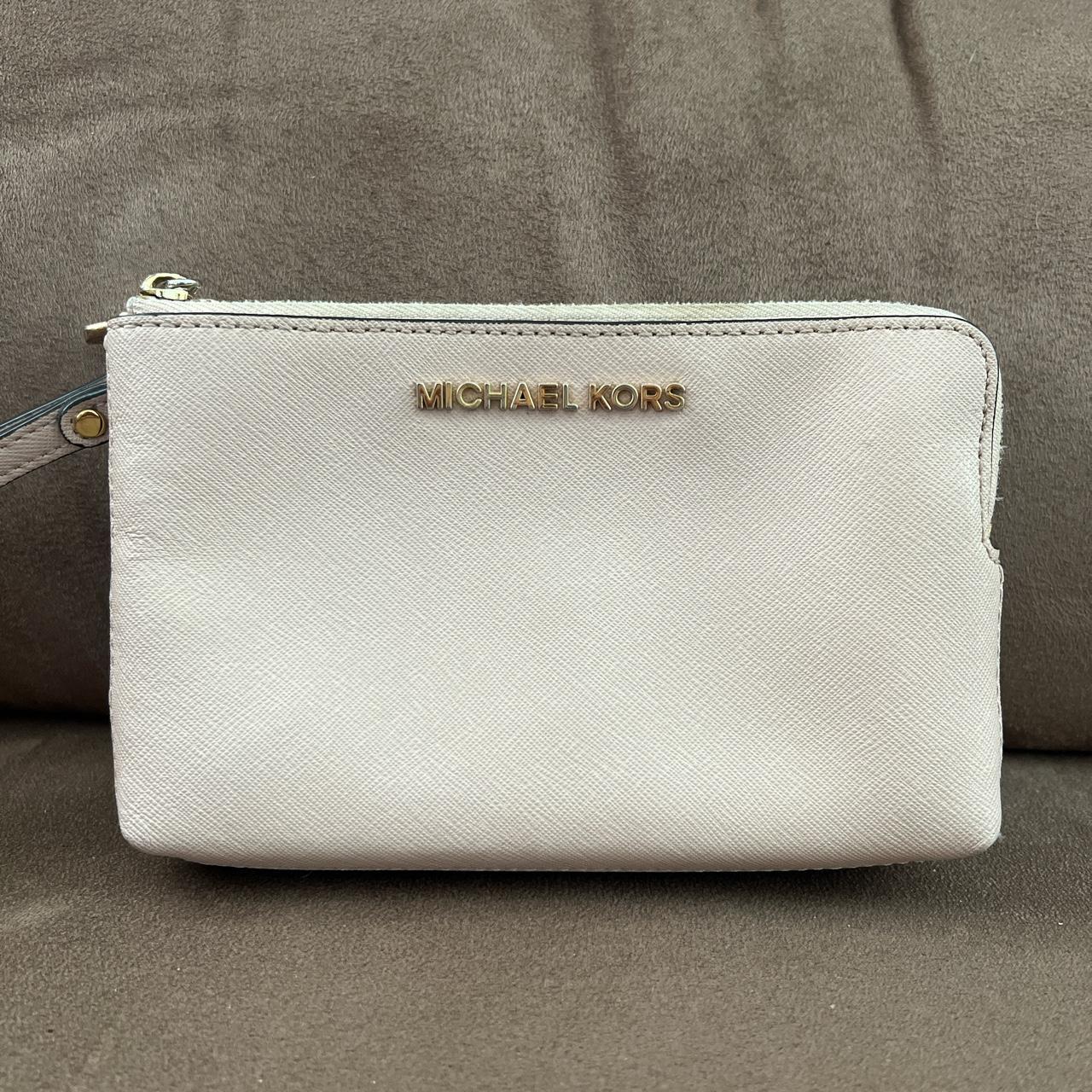 Michael Kors Wristlet wallet! #michaelkors #wallet - Depop