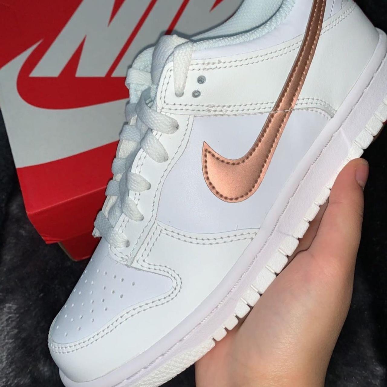 white and gold dunks