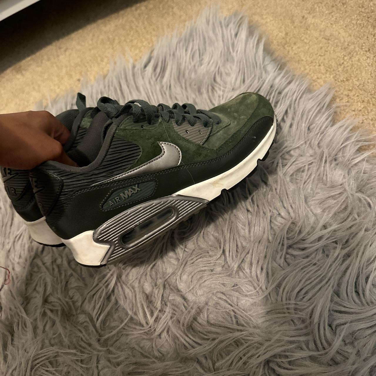 Olive green nike hot sale air max womens