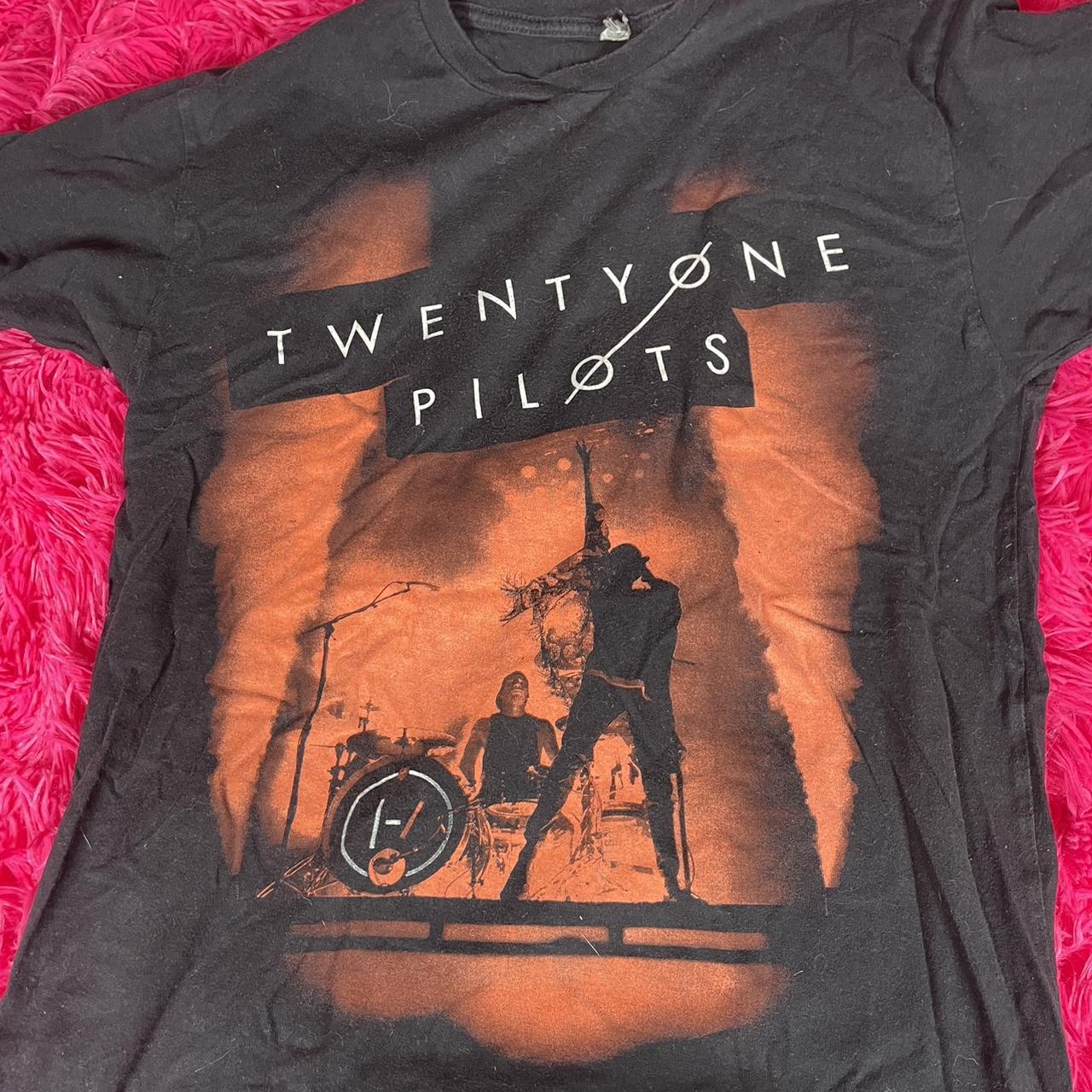 Twenty One Pilots Women's Black and Red T-shirt | Depop