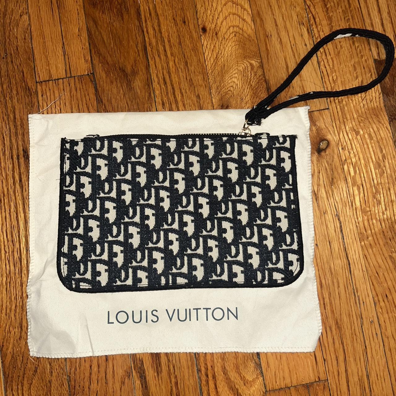 Dior Women's Walletpurses Depop