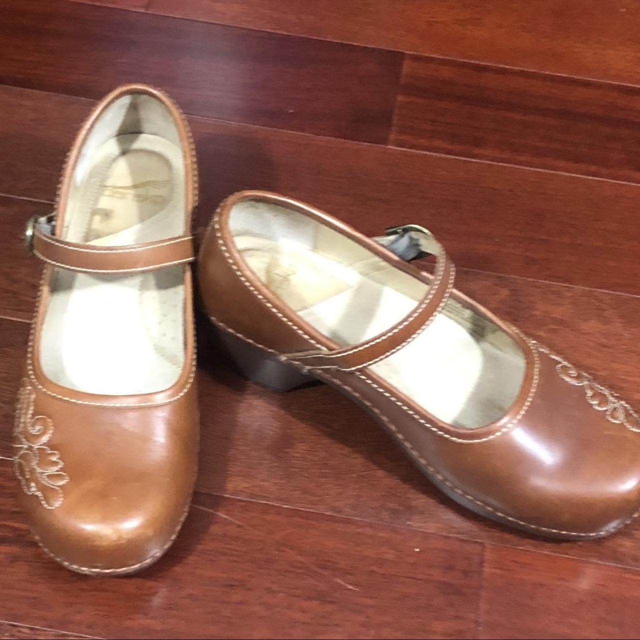 Dansko clogs 2025 size 9