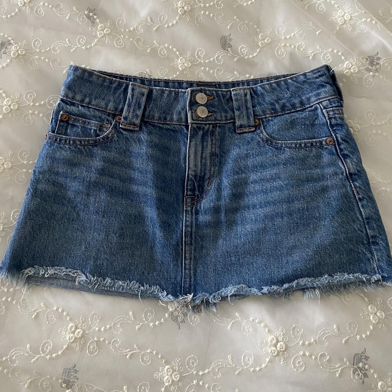 Low Rise Mini Jean Skirt from American Eagle Size 0... - Depop