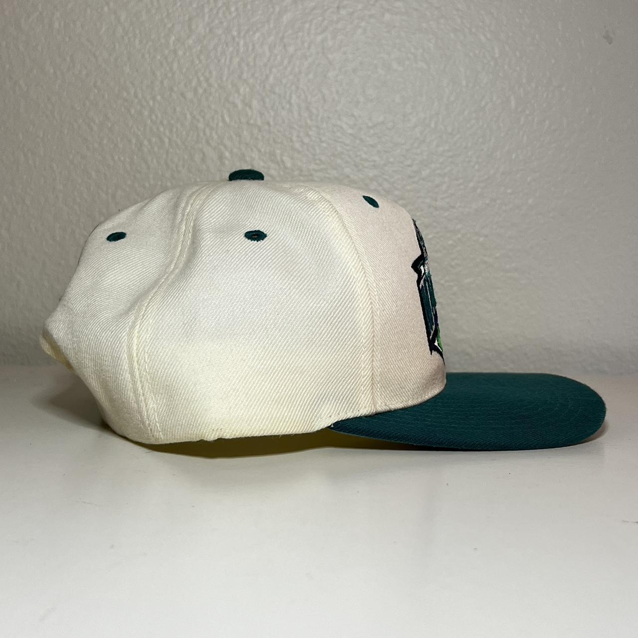 Vintage Seattle mariners snapback. This snaps new - Depop