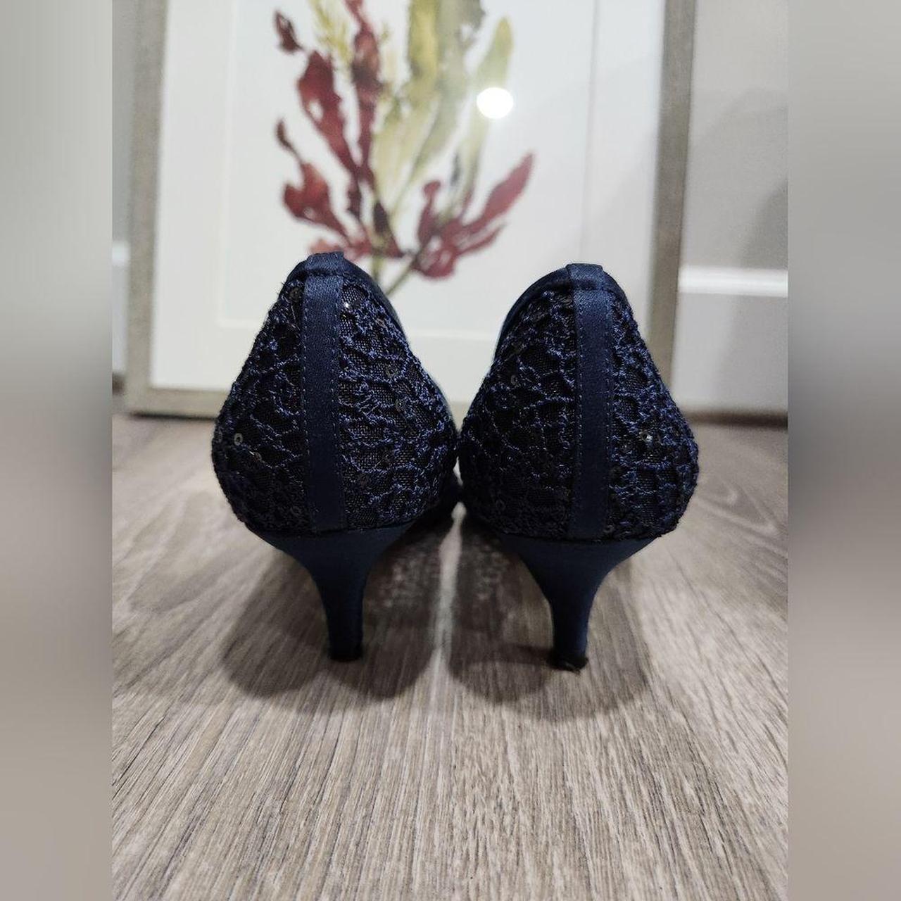 Lois lace store evening pumps