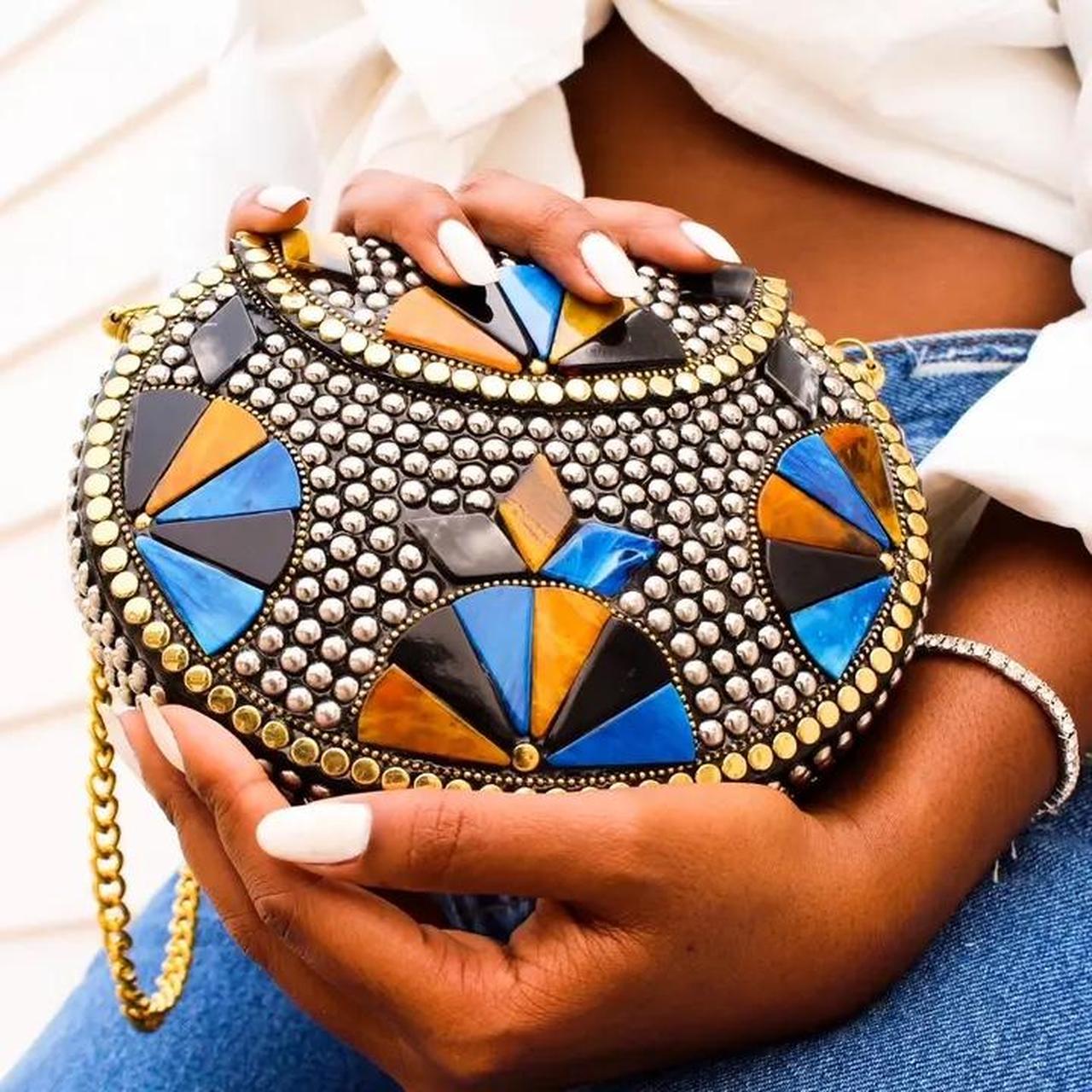 item listed by nicollettesabri
