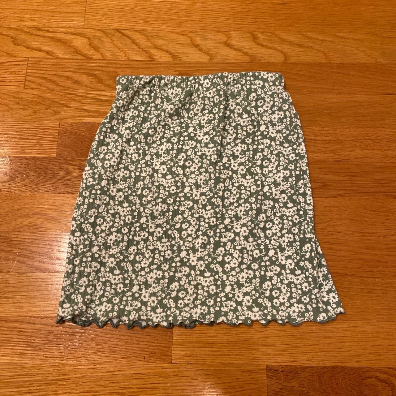 Live To Be Spoiled Women's Green and White Skirt (2)