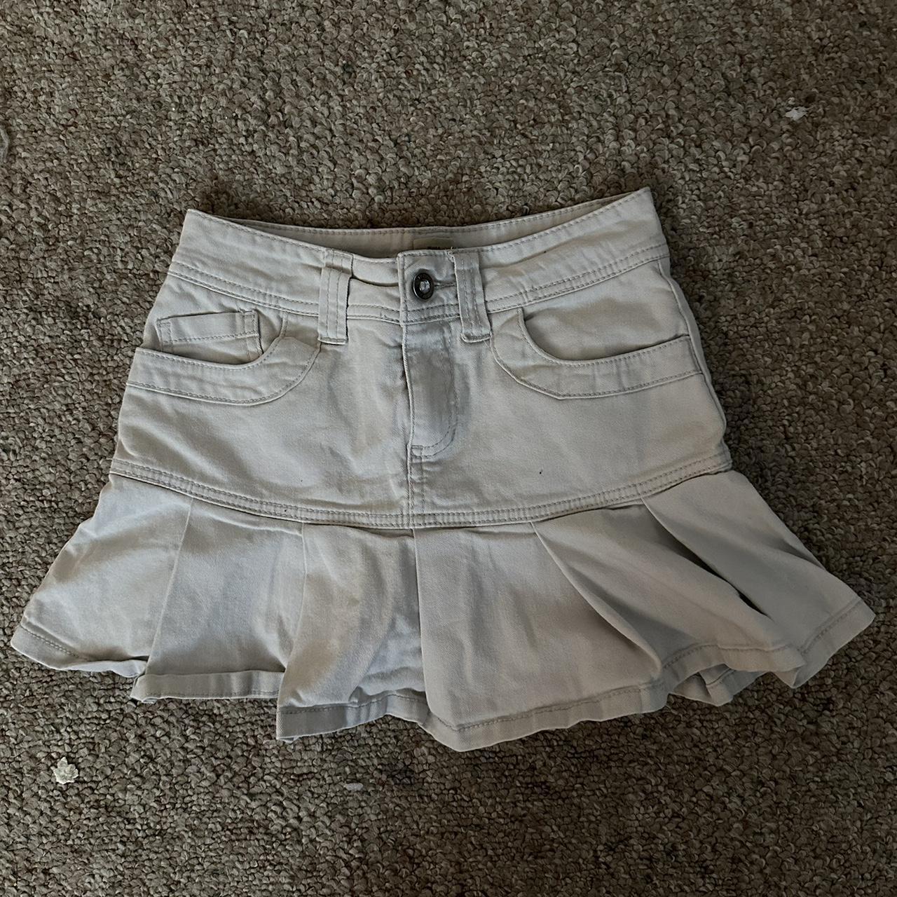 10 in children’s white/grey pleaded mini skirt... - Depop