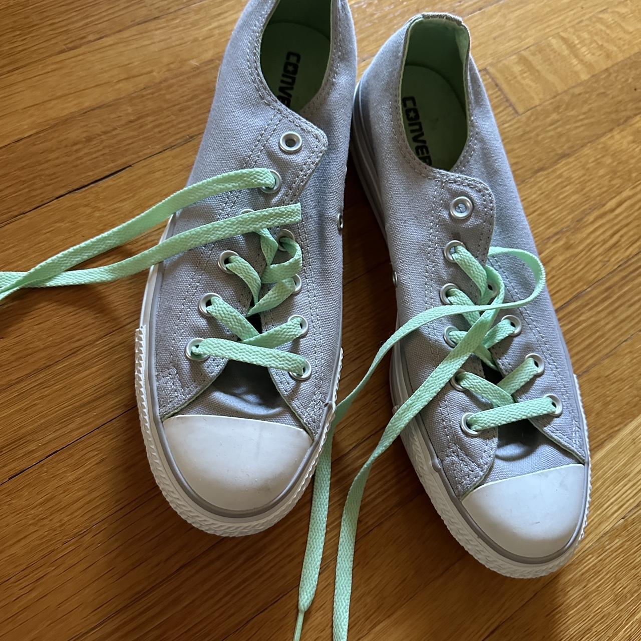 Grey shop converse laces