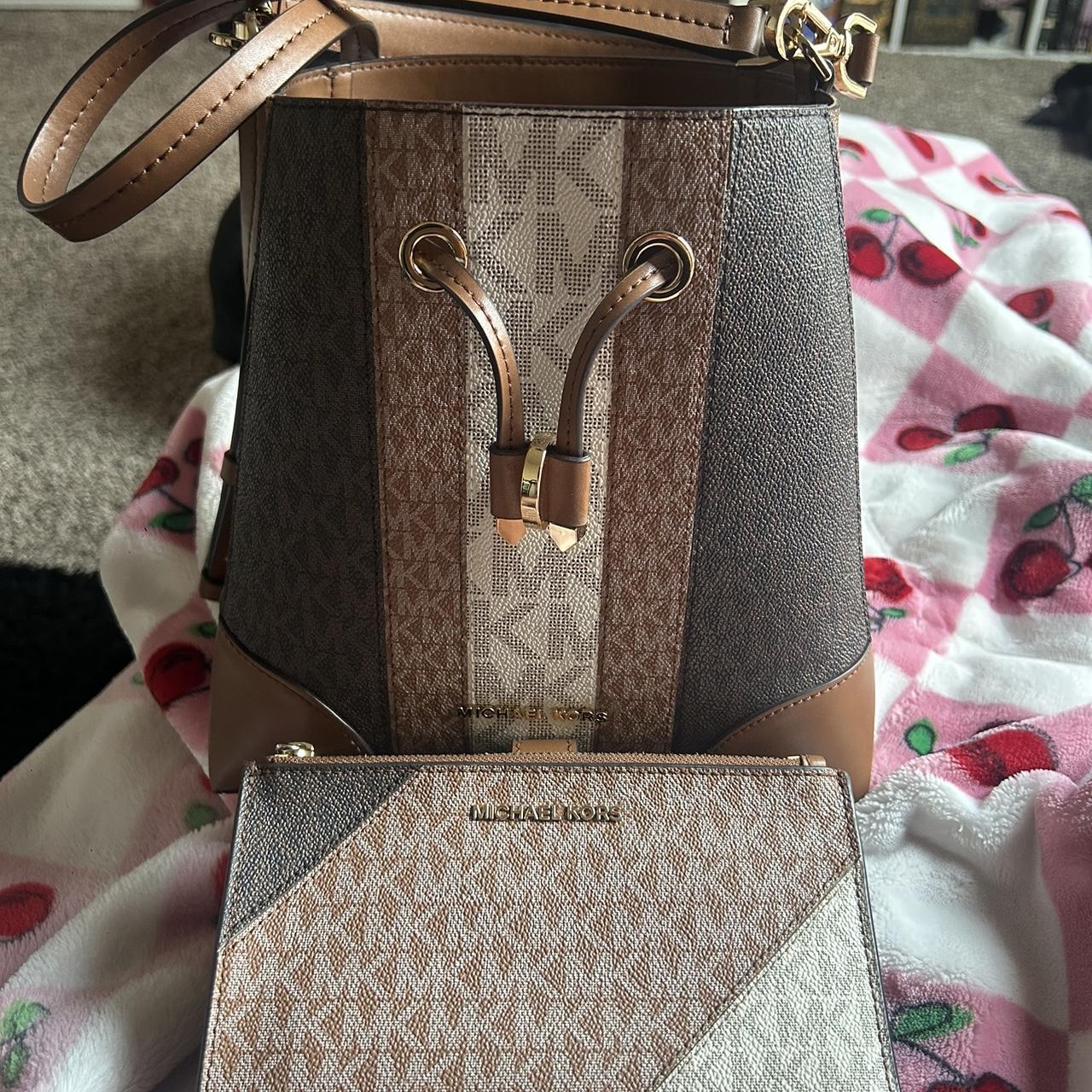 Michael kors medium bucket bag online