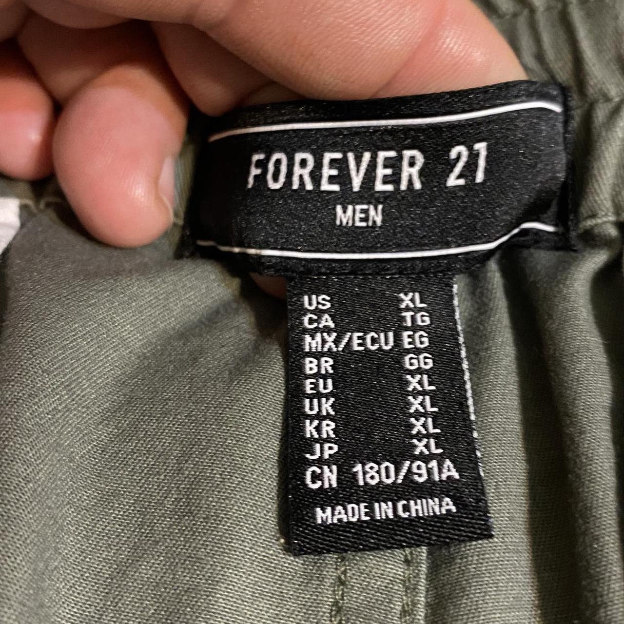 FOREVER 21 Men’s XL Army Green Cargo pants - Depop