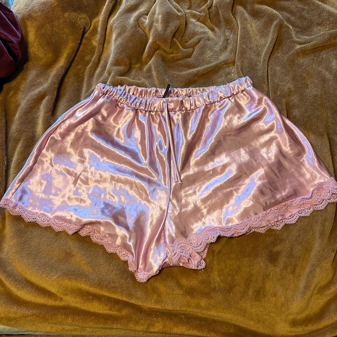 The bottoms to the Pink Cami that’s listed... Depop