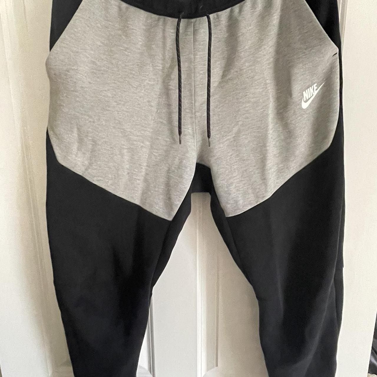 Nike Men's Grey and Black Joggerstracksuits Depop