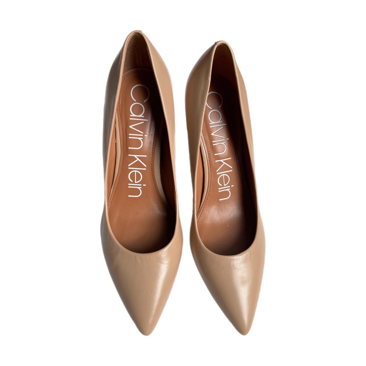 Calvin klein gayle pointy store toe pump