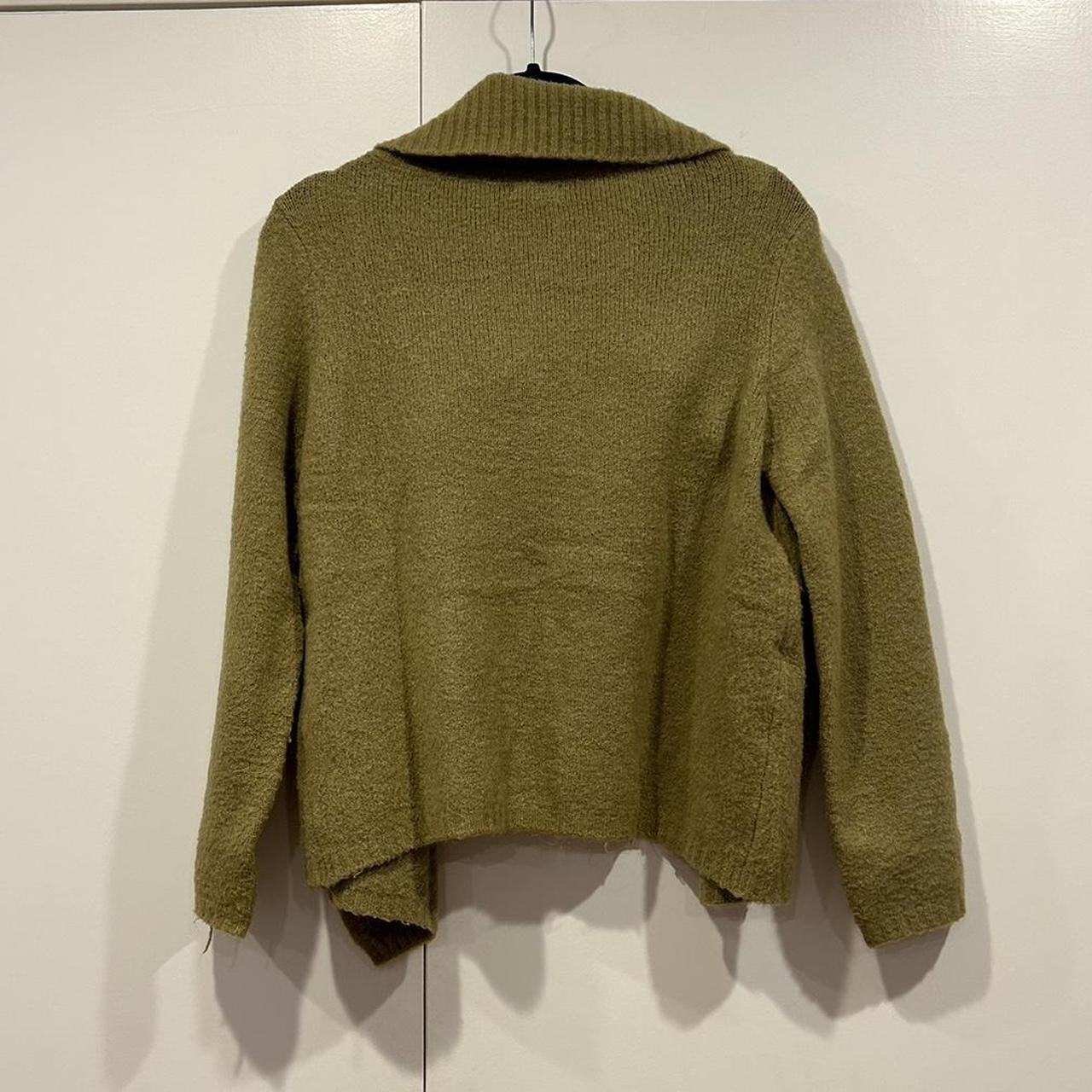 United Colors of Benetton cardigan Two snaps on the... - Depop