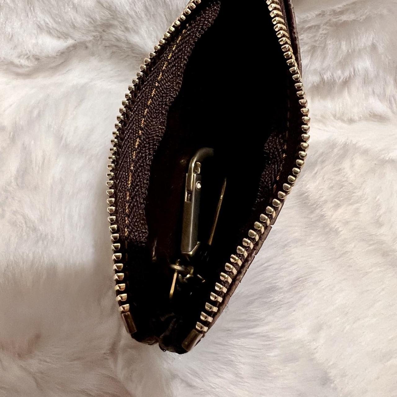 Louis Vuitton key pouch white checkered great - Depop