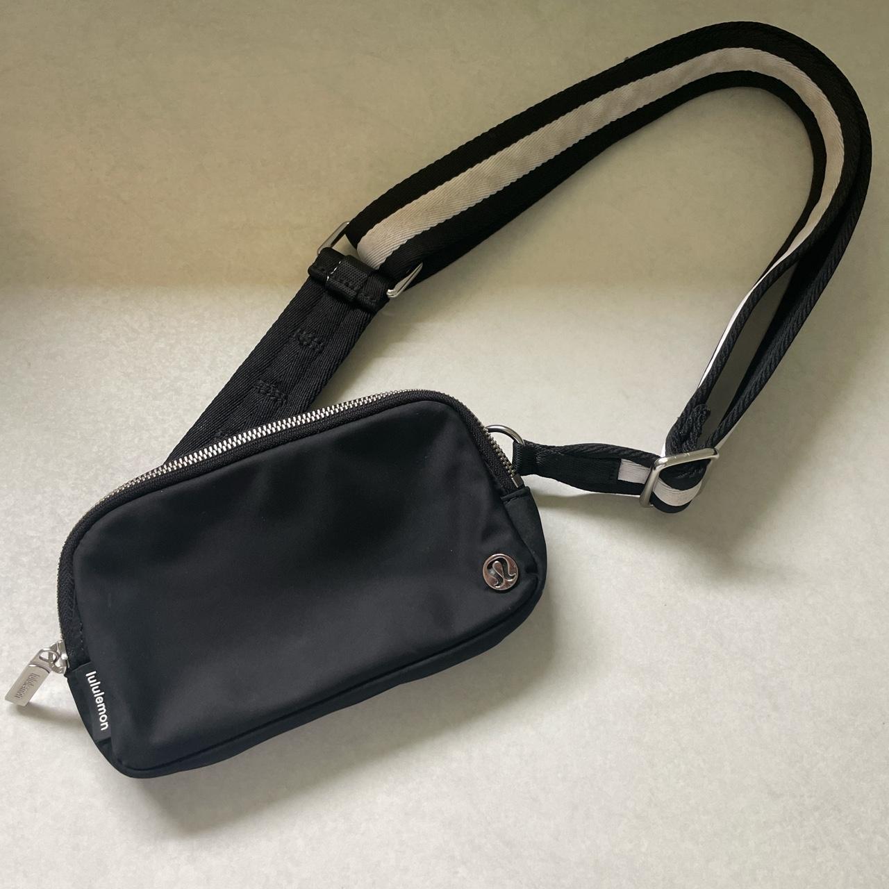 Lululemon cross body bag! - Depop