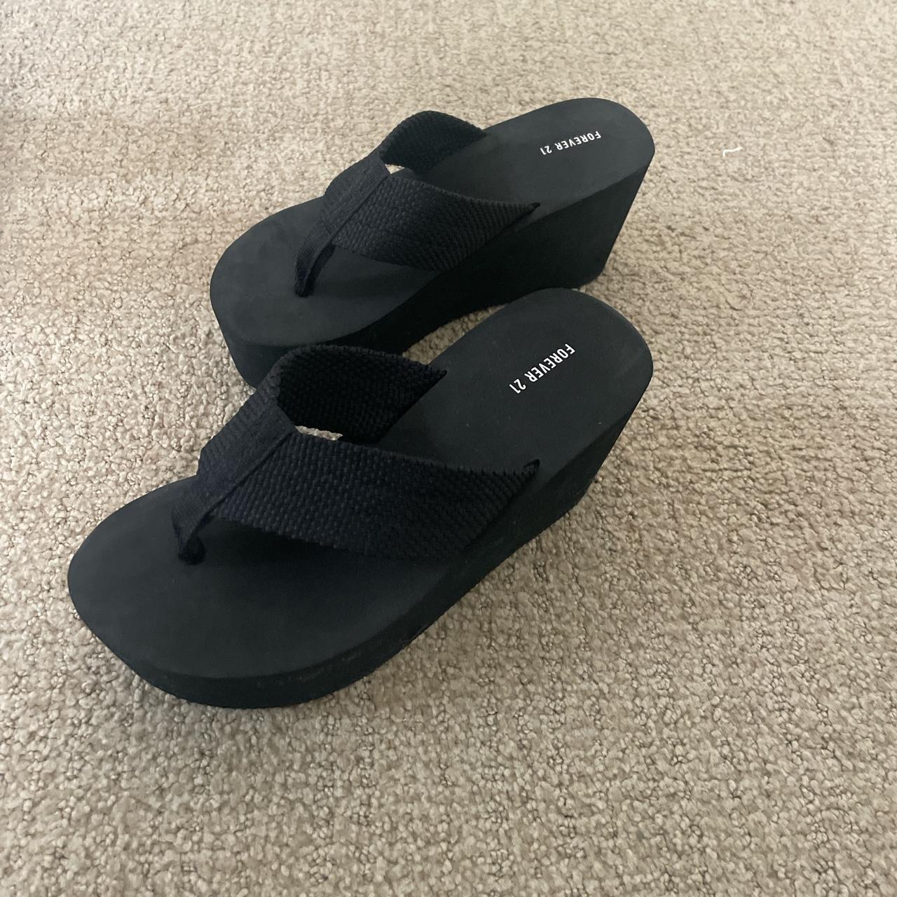 Black platform best sale sandals forever 21