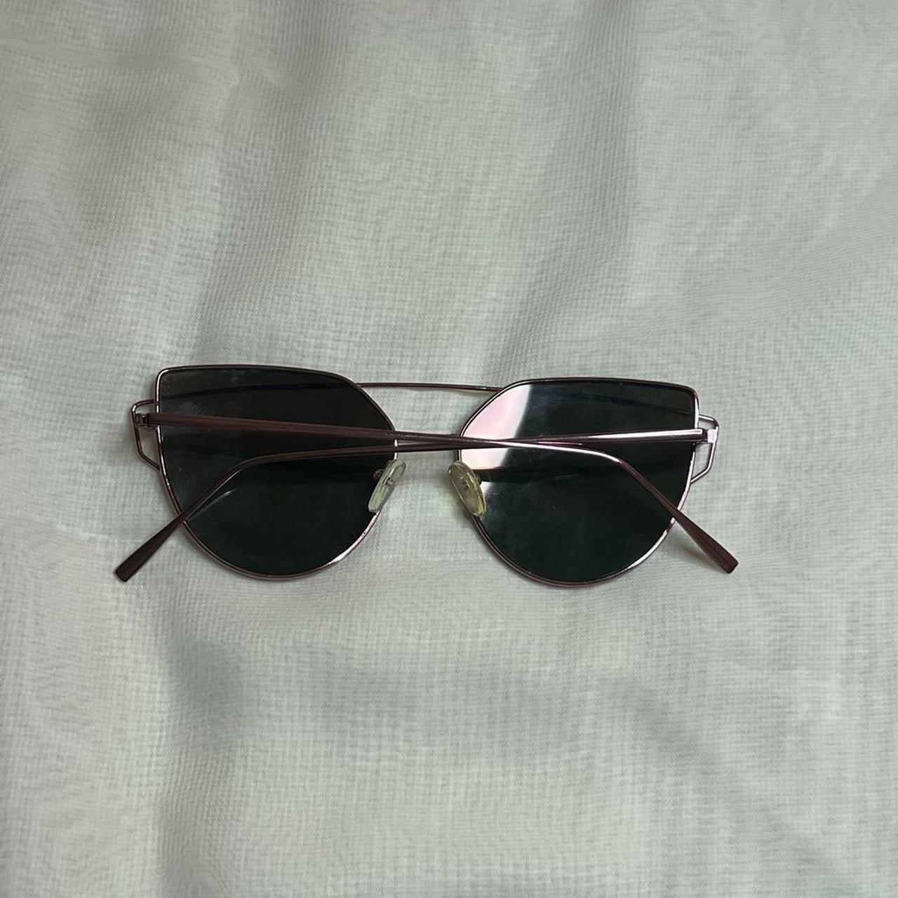 Super cute y2k pink rue21 sunglasses Looks great