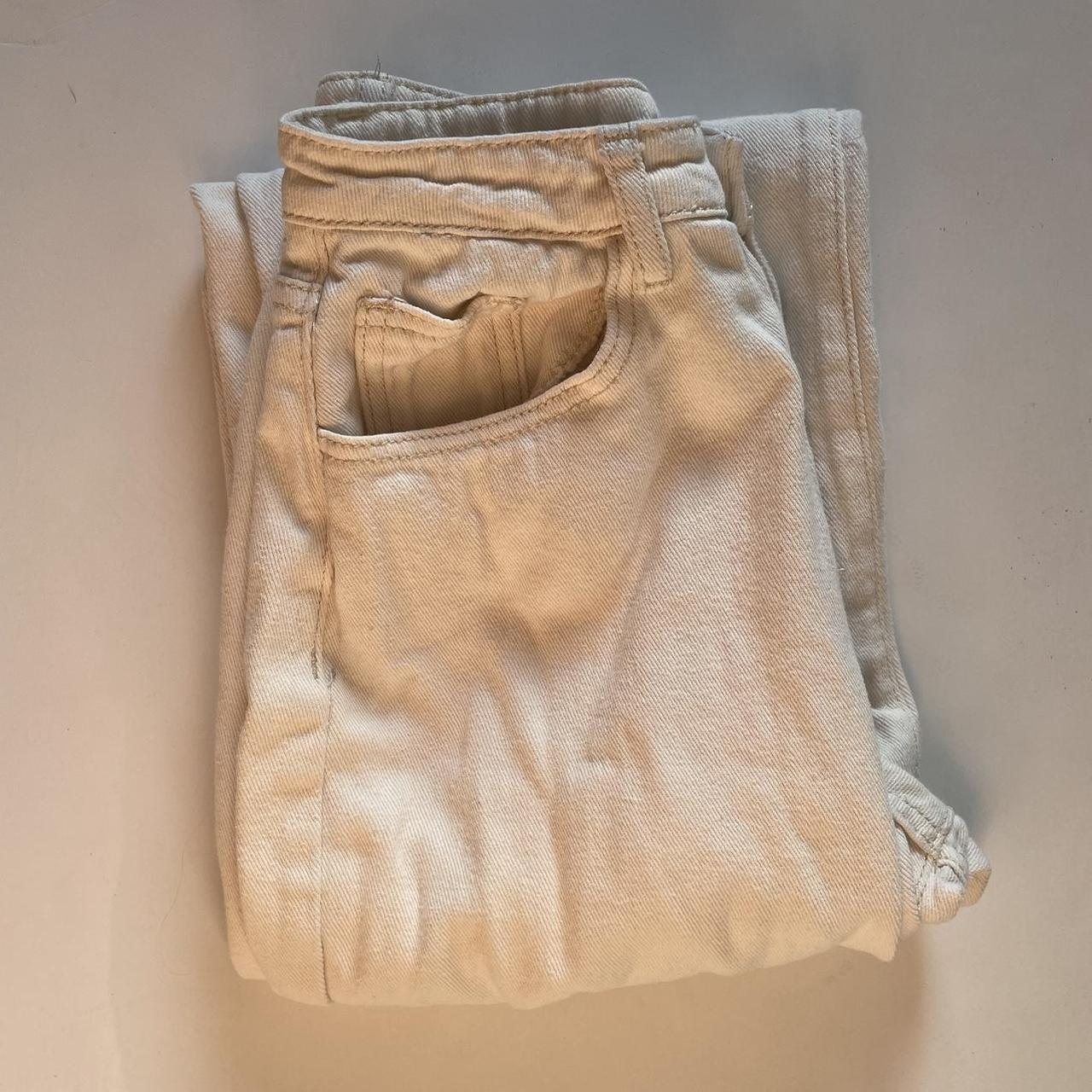 DAZY Women's Cream Jeans Depop