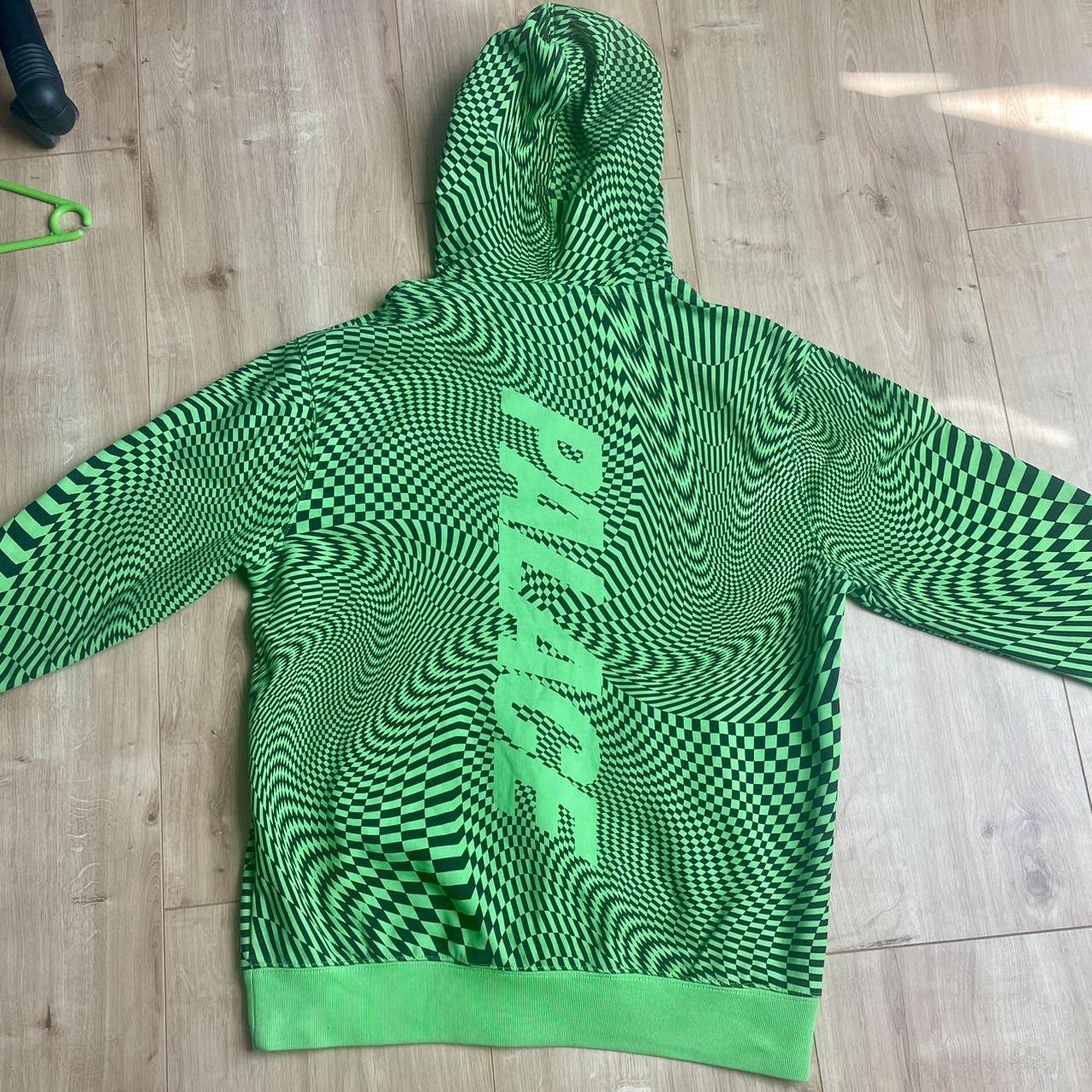 Palace Vertigo Hoodie Size L Very thick fabric