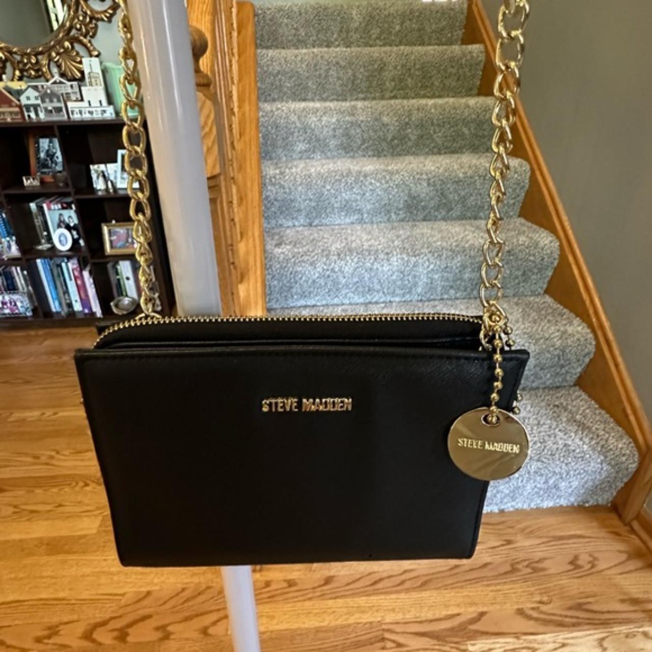 Steve madden black on sale bag with gold chain