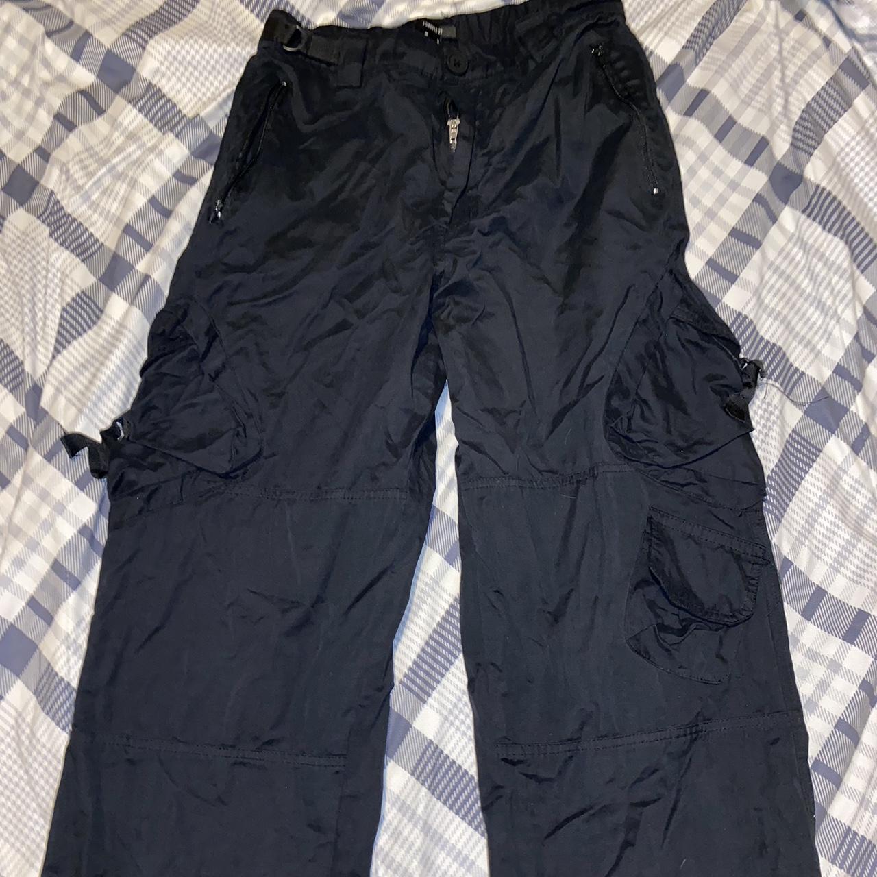 Forever 21 cargo pants supper cute I’m like 5,8 and... - Depop