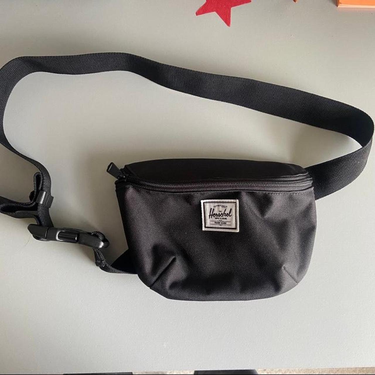 Black herschel fanny online pack