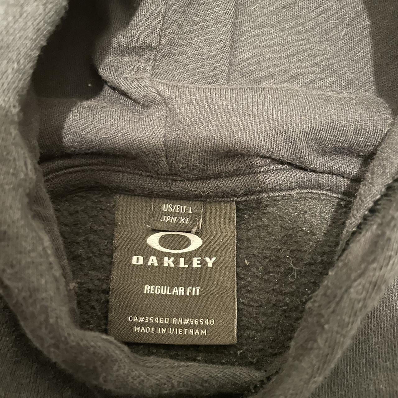 Simple Oakley hoodie Nice wash #oakley #streetwear... - Depop