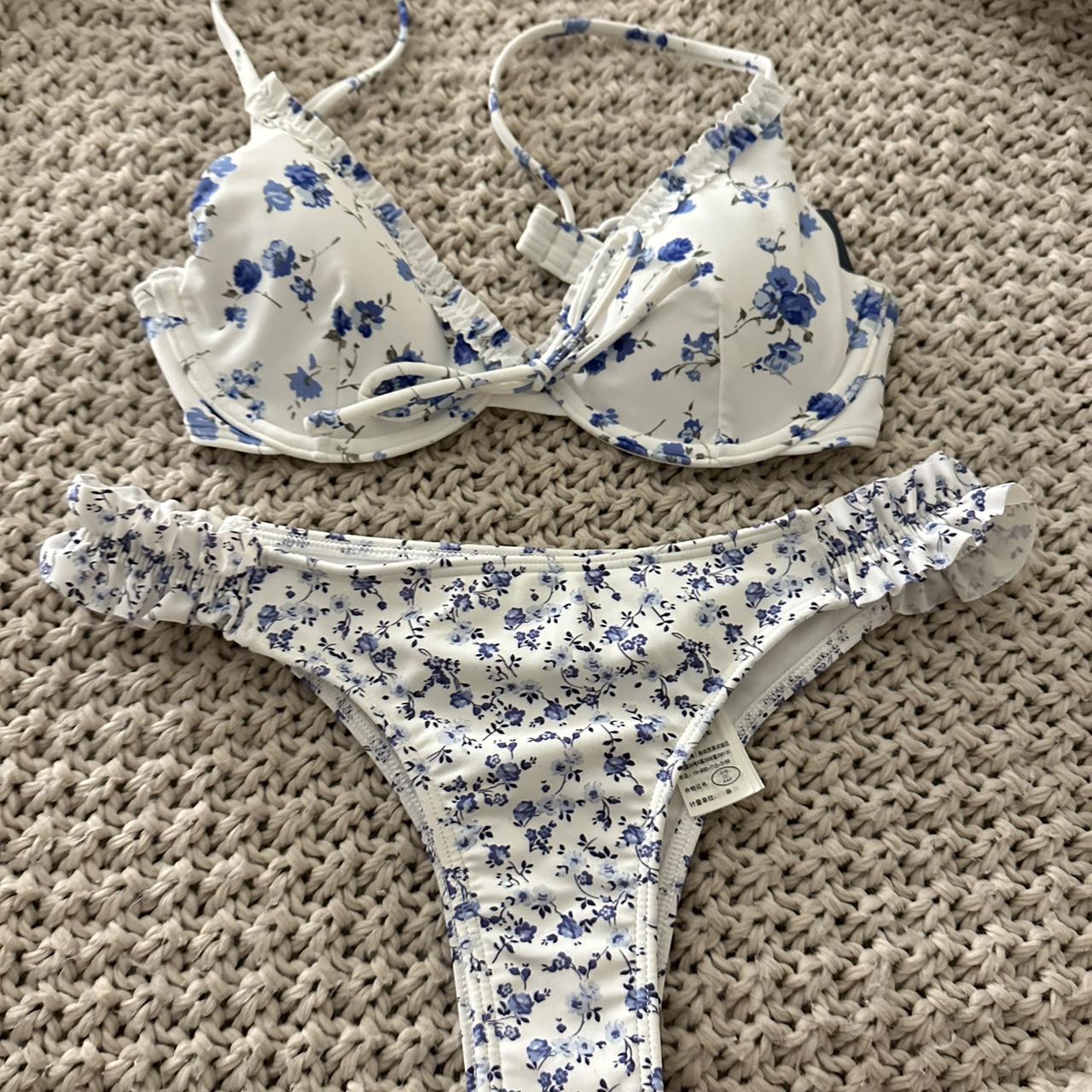 Hollister bikini set Top is new with tag Top is xs... Depop