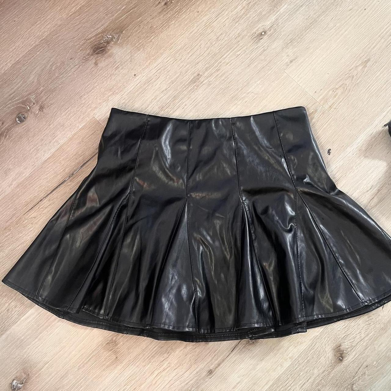 Black leather mini skirt forever 21 best sale