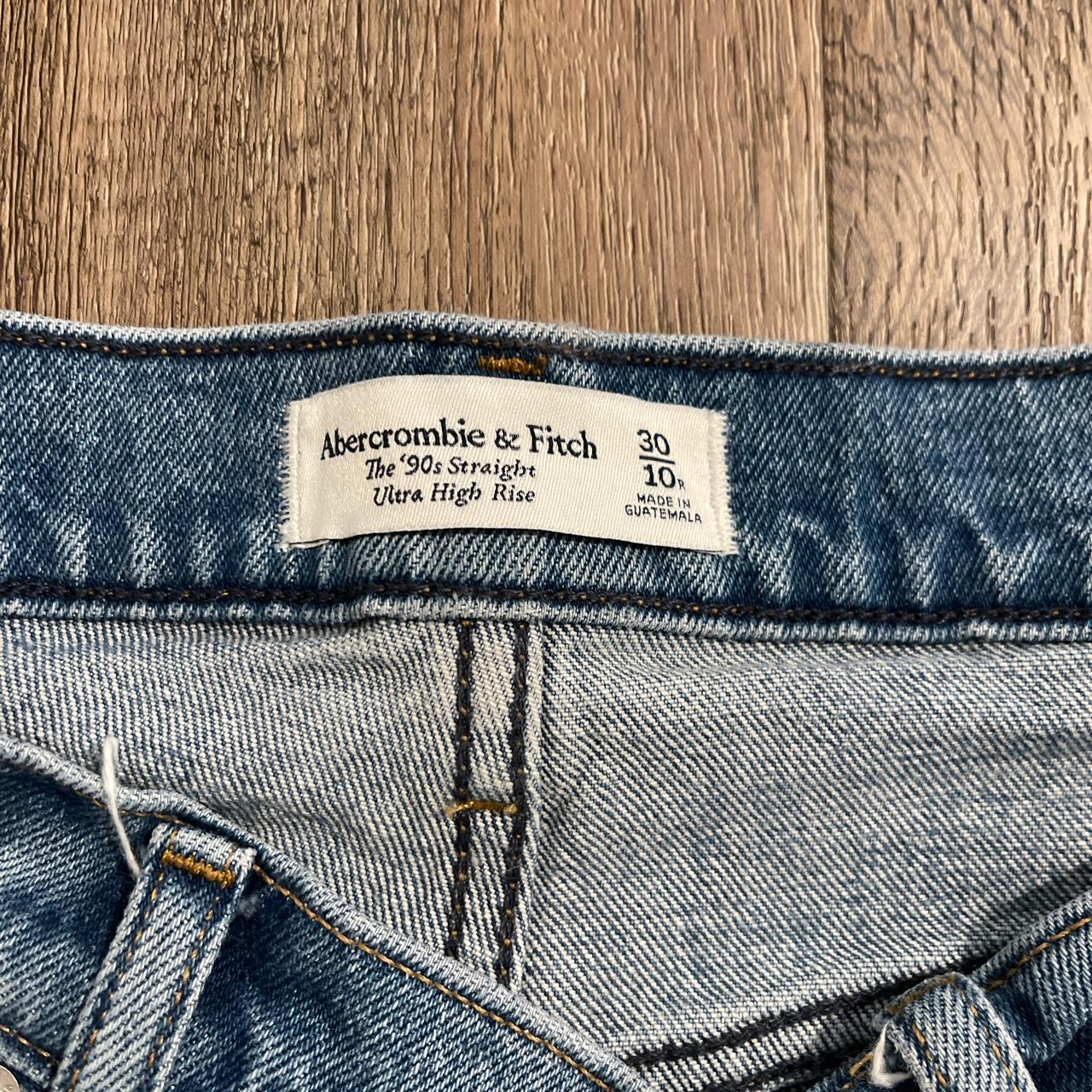 Abercrombie 90s Straight Ultra High Rise Jean!! Size... - Depop