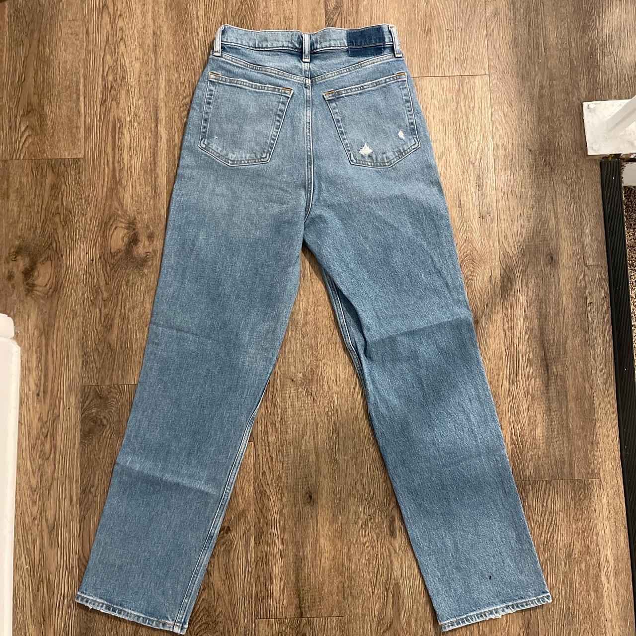 Abercrombie 90s Straight Ultra High Rise Jean!! Size... - Depop