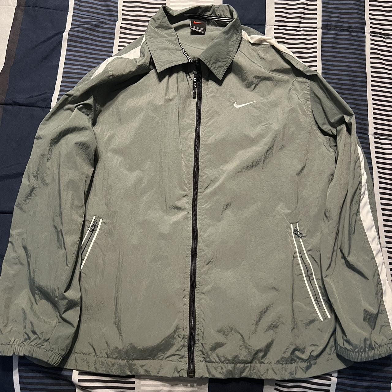 dark green nike windbreaker