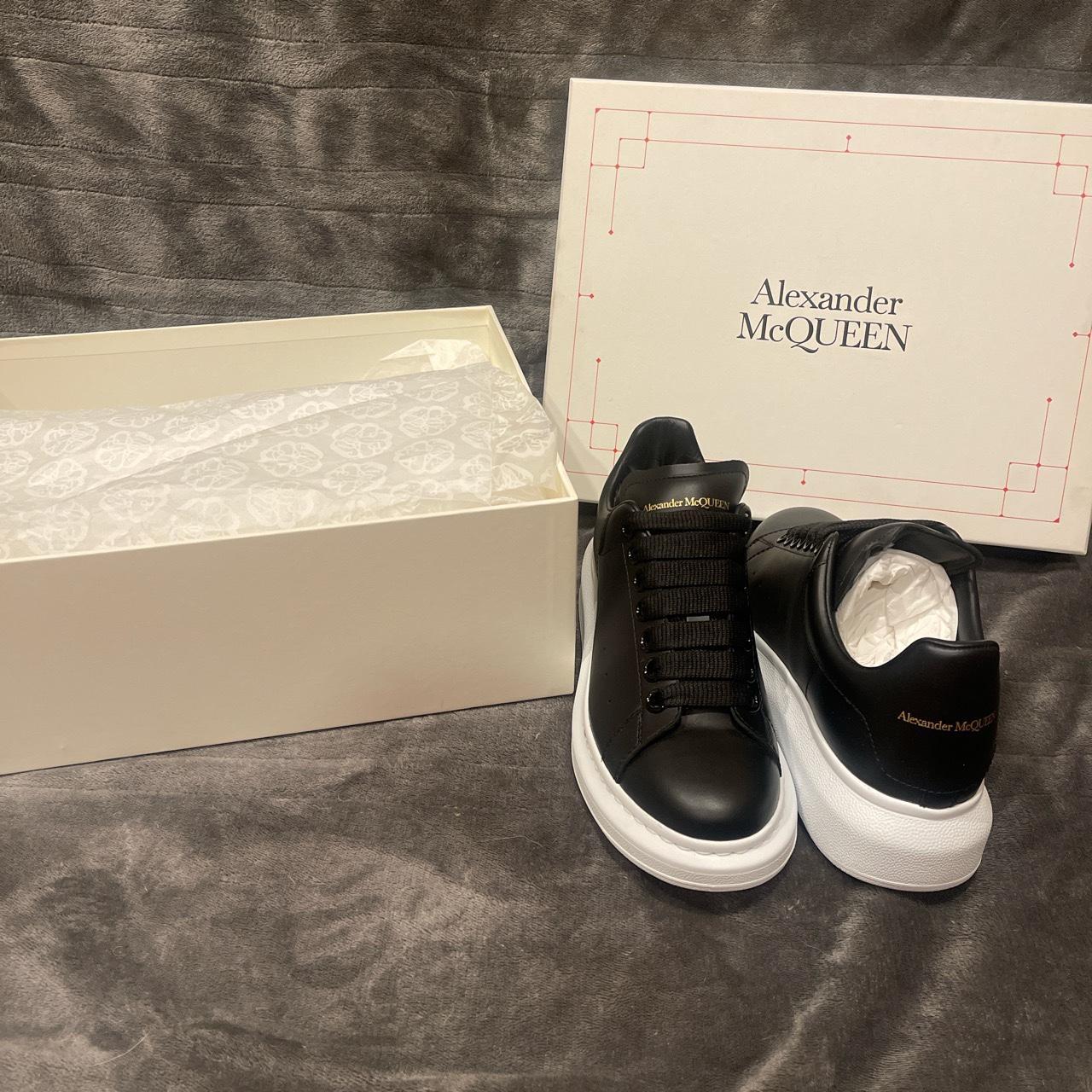 Alexander McQueen Sneakers oversized Women 708750WICGG9993 Leather White  Fuchsia 472€