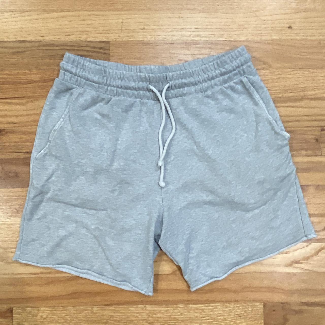 H and store m grey shorts