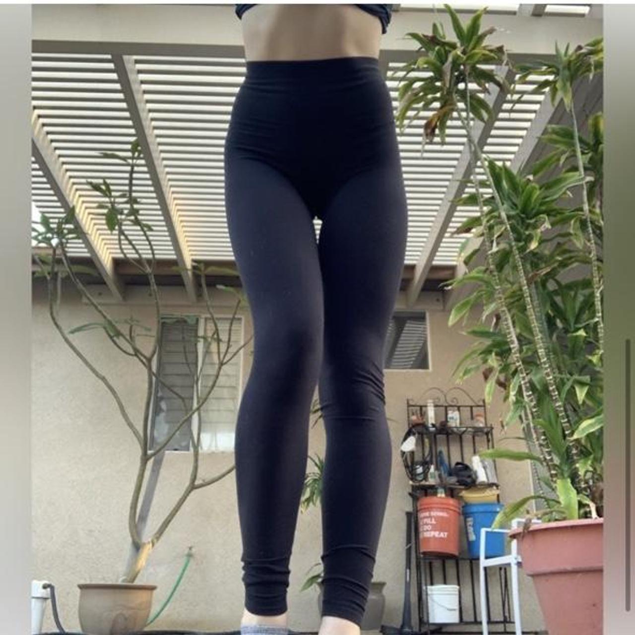 Lululemon low rise leggings Size: 6 Super - Depop