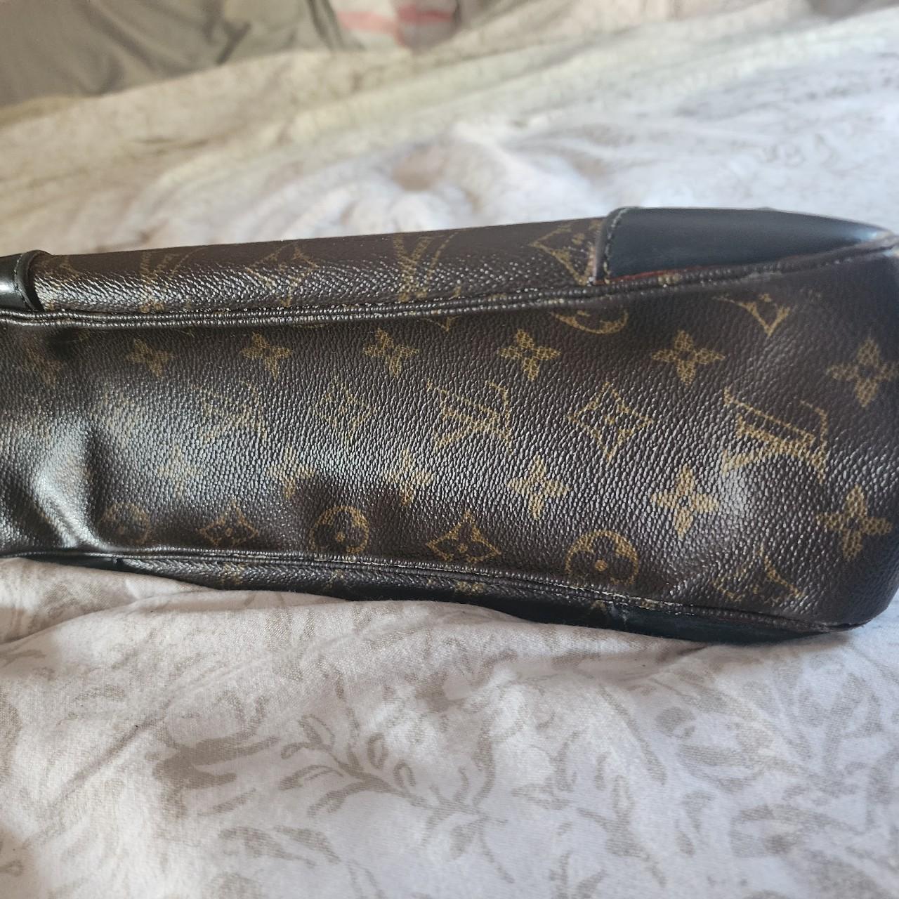 Authentic Louis Vuitton shoulder bag. the leather on... - Depop