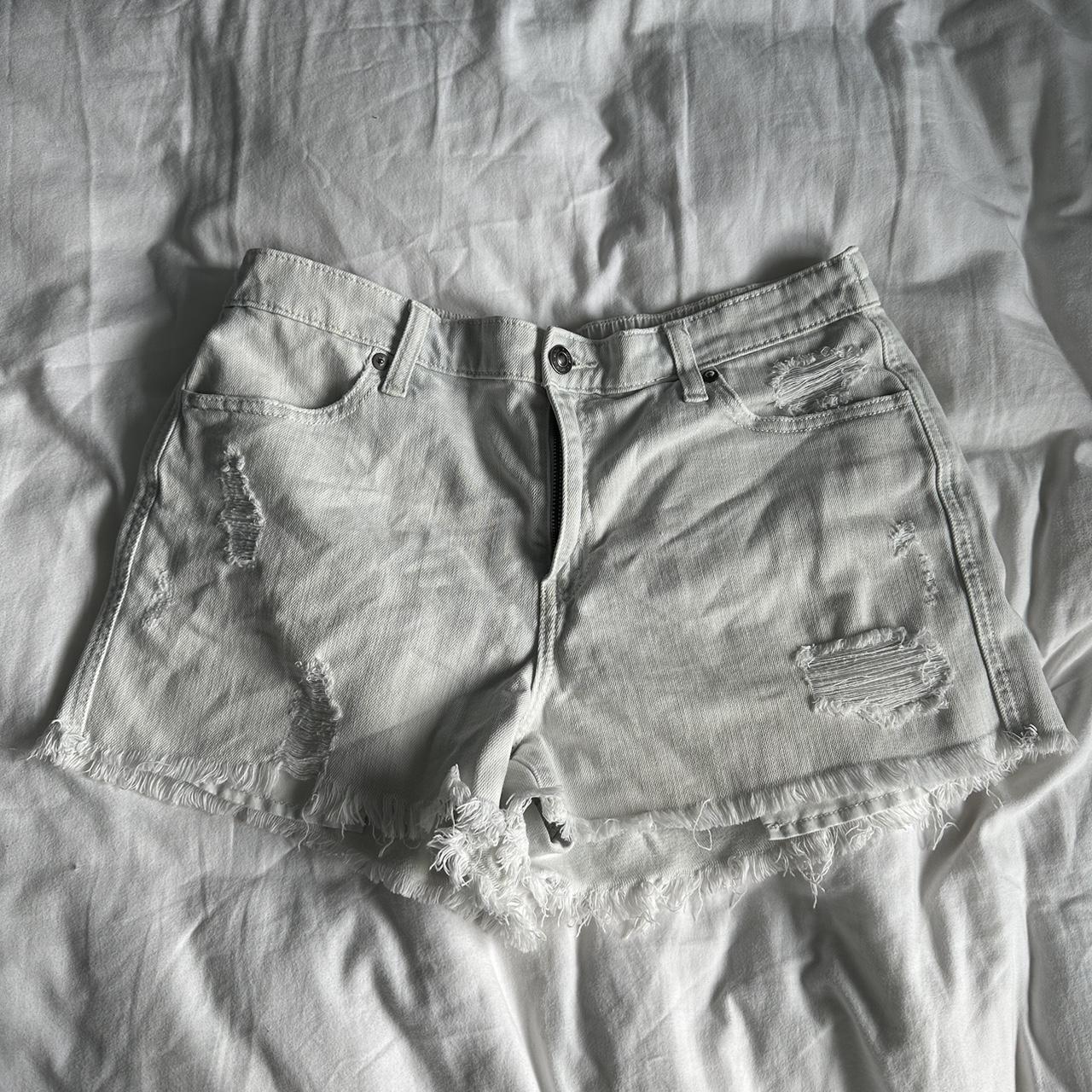 WHITE AERIE JEAN SHORTS SIZE MEDIUM. BARELY WORN AND... - Depop