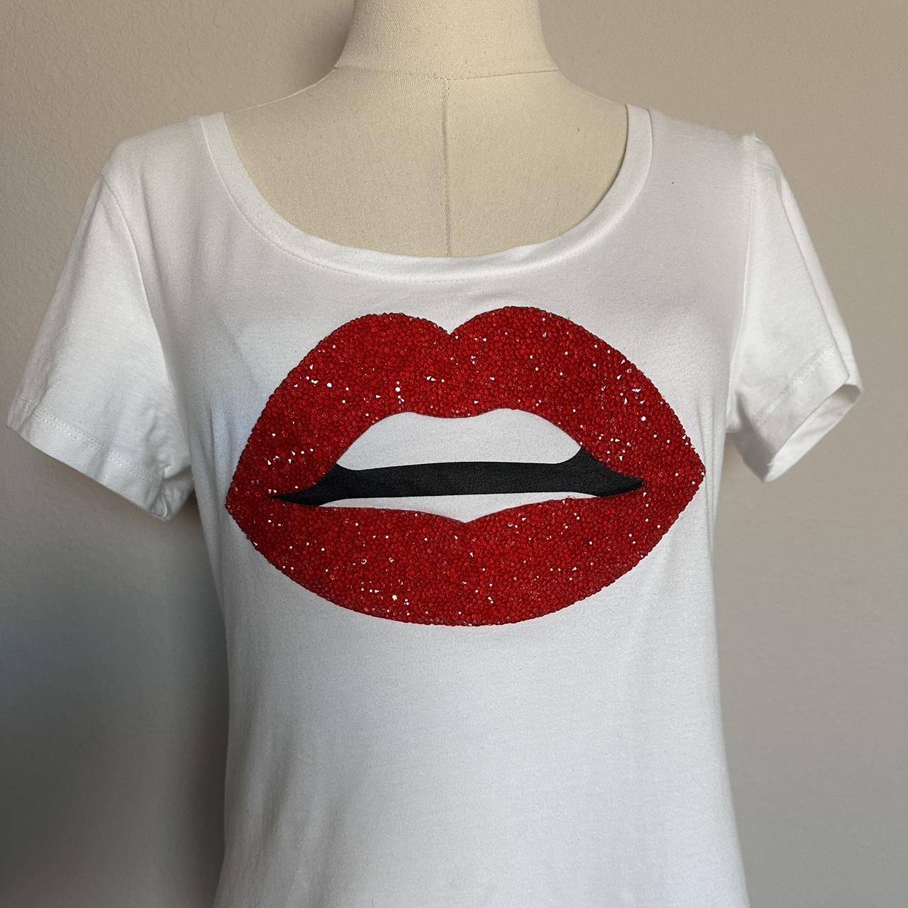 Guess lips clearance t shirt