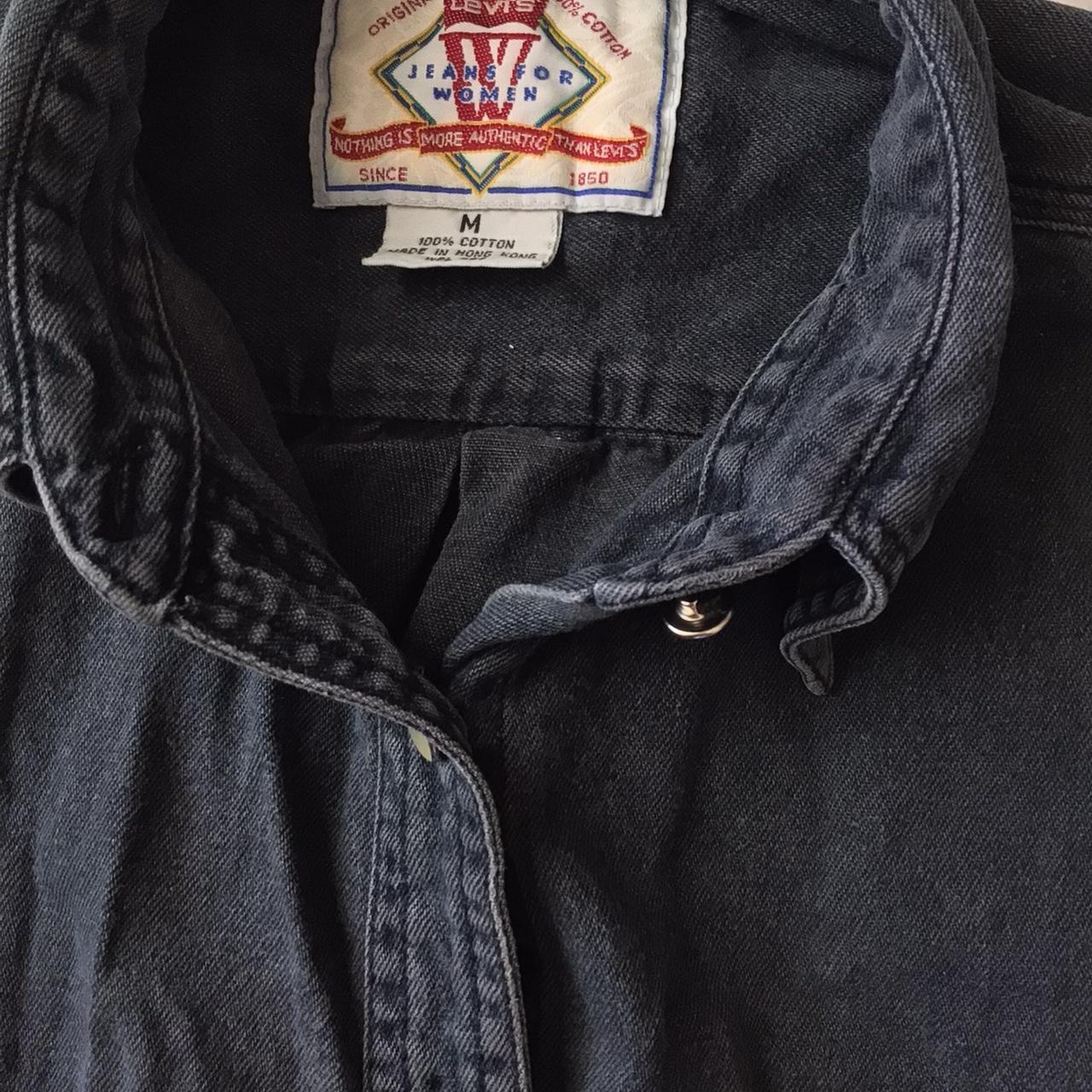 Levi’s Woman’s Button down Meduim - Depop