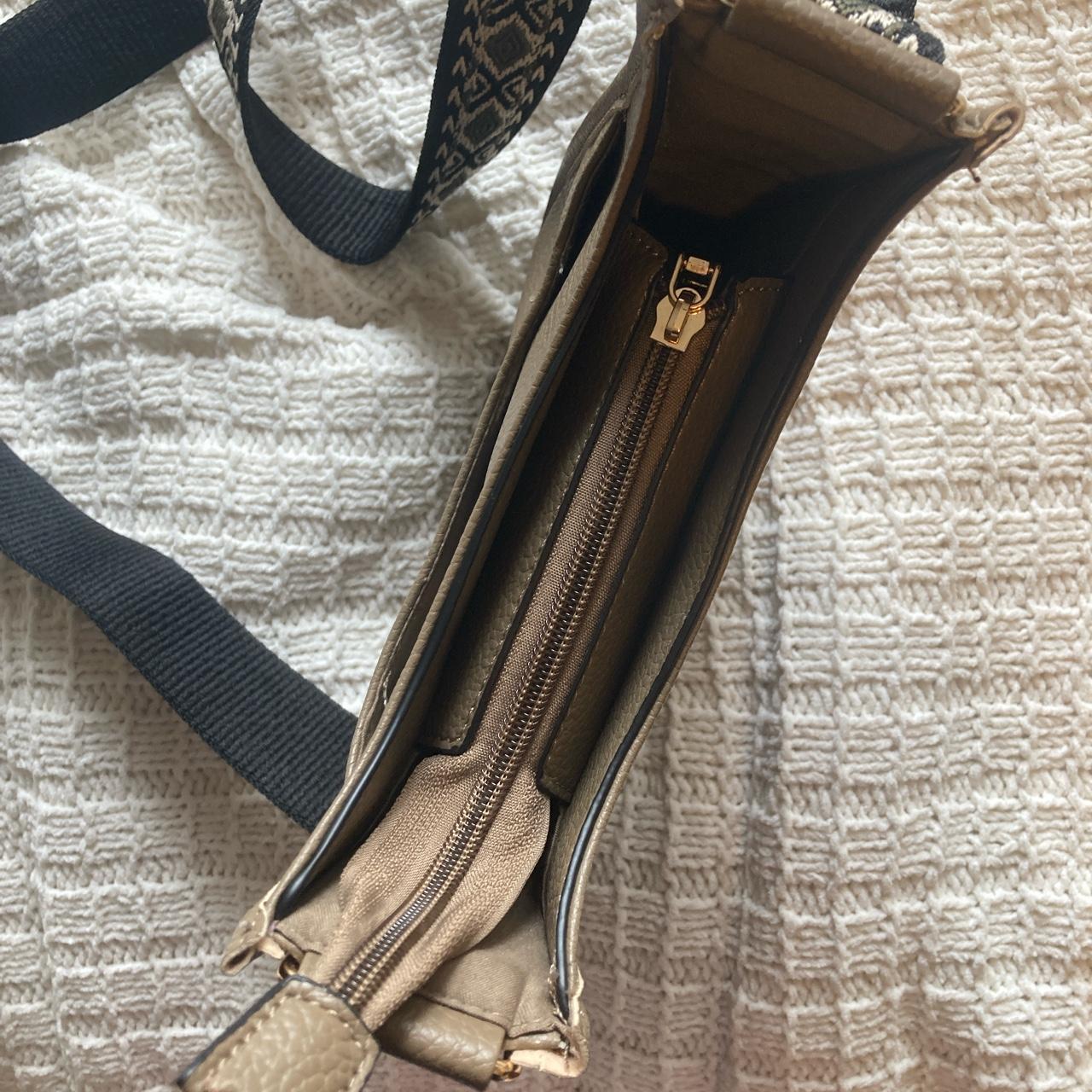 Great condition Aeropostale cross body bag -brand... - Depop