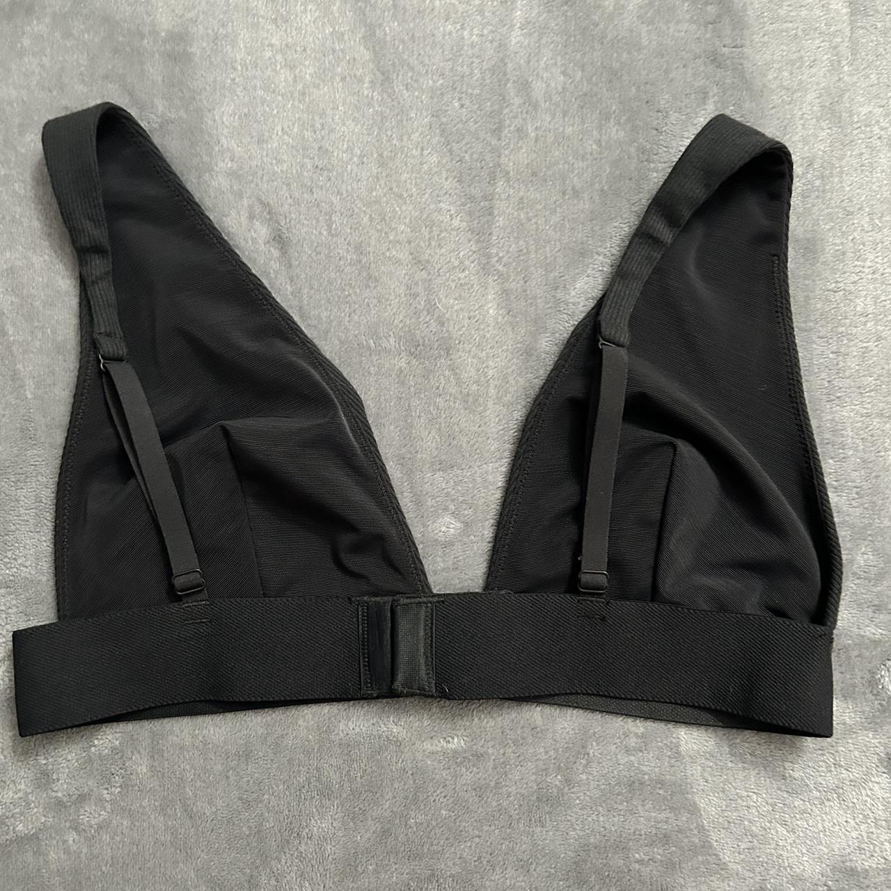 skims size L bra , can fit s and m aswell need gone... - Depop