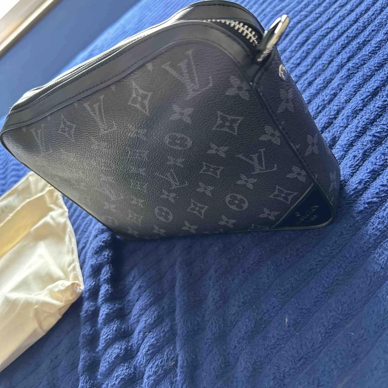 Louis Vuitton Wallet non negotiable - Depop