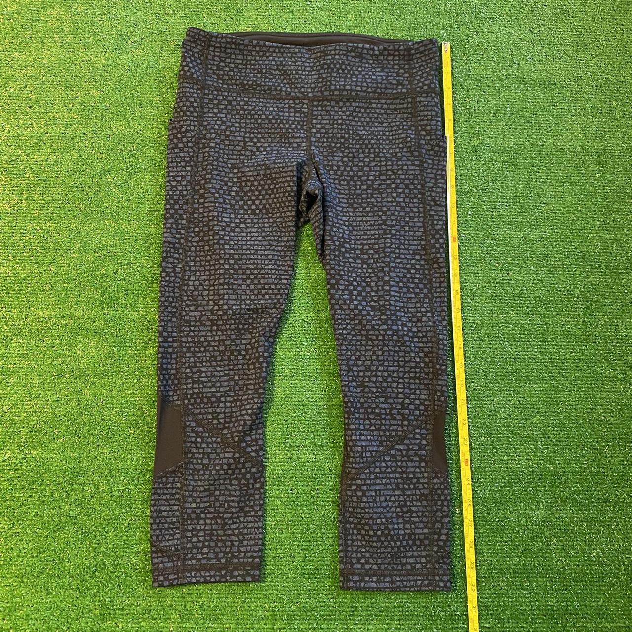 Lululemon Women's Capri Leggings Tagged an 8... Depop