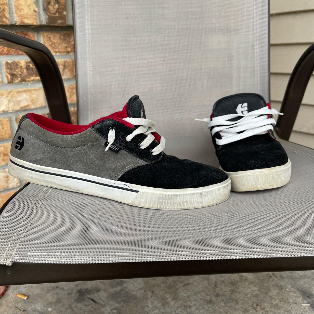 Etnies store size 9