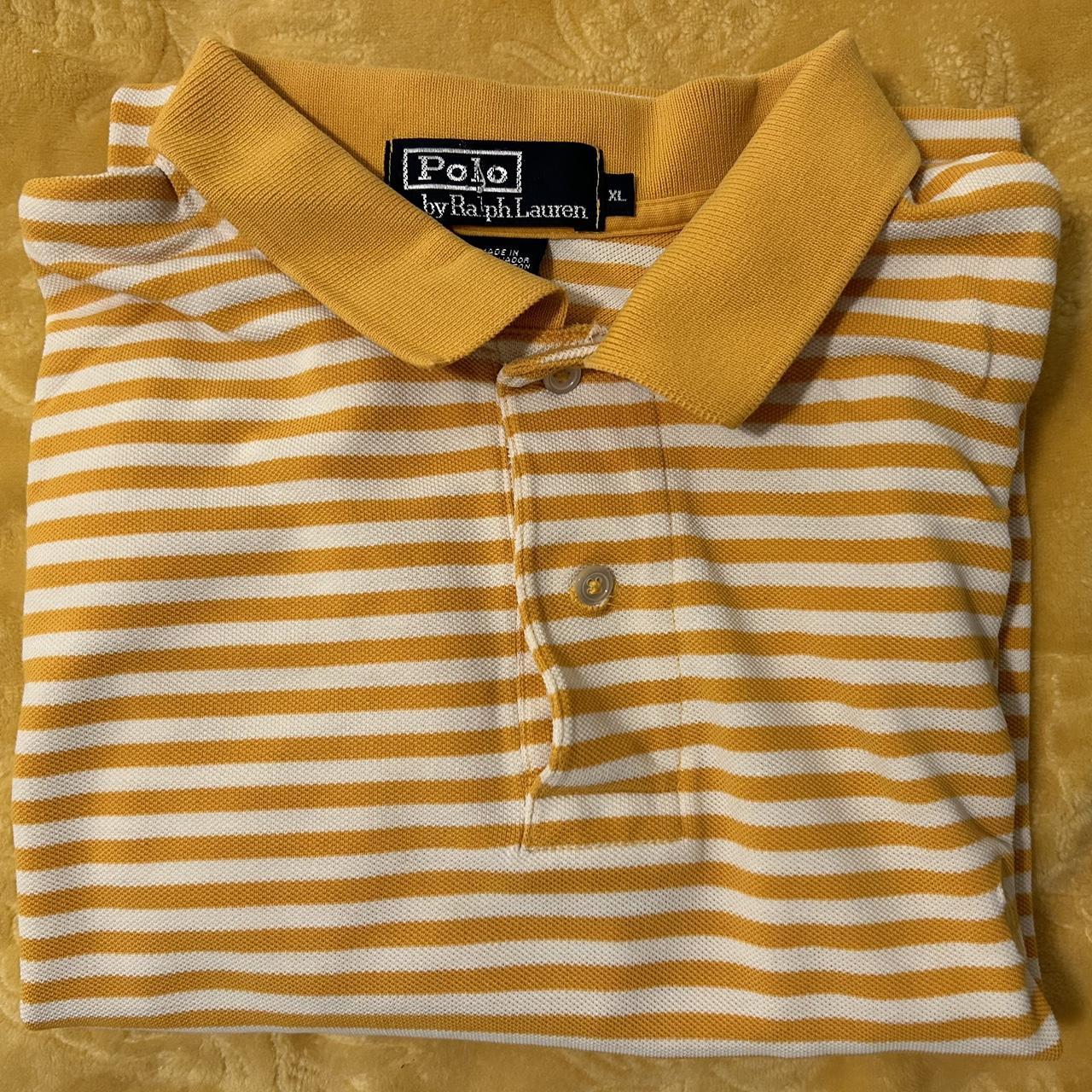 This is a beautiful and vibrant YELLOW ☀️Vintage 90's... - Depop